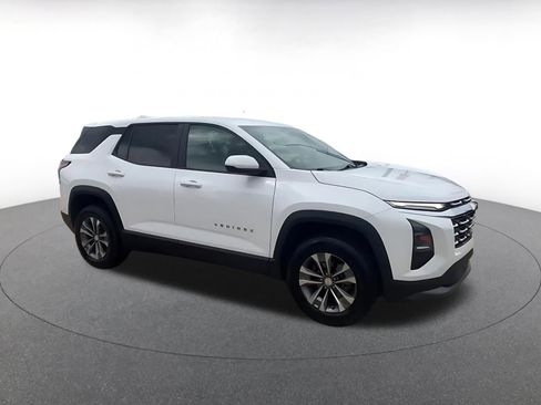 Used 2025 Chevrolet Equinox LT FWD image 2