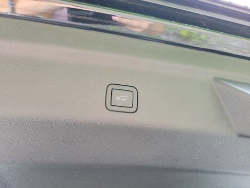 Used 2024 GMC Yukon XL Denali image 9