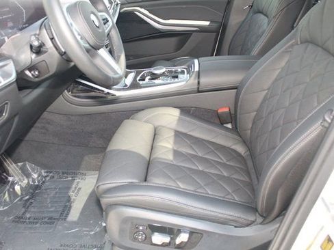 Used 2025 BMW X7 xDrive40i w/ M Sport Package image 23