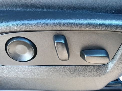 Used 2023 GMC Yukon SLT image 36