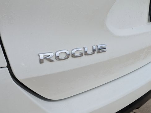 Used 2016 Nissan Rogue SL w/ SL Premium Package image 24