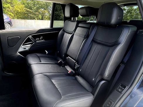 Used 2023 Land Rover Range Rover Long Wheelbase SE image 37