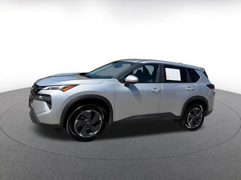 Used 2025 Nissan Rogue SV image 8