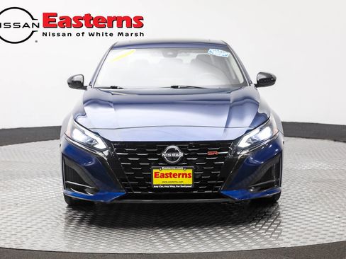 Used 2023 Nissan Altima 2.5 SR w/ SR Premium Package FWD image 2