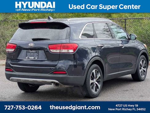 Used 2017 Kia Sorento EX image 5