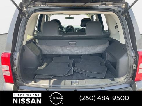 Used 2016 Jeep Patriot High Altitude AWD/4WD image 32