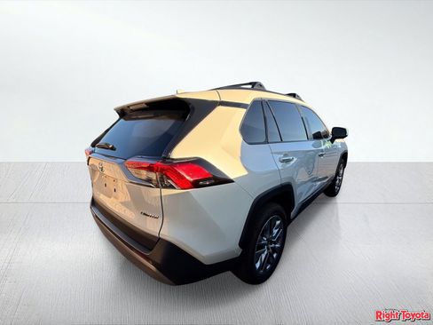 Used 2022 Toyota RAV4 Limited FWD image 4