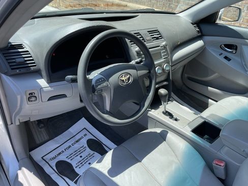 Used 2009 Toyota Camry LE image 12