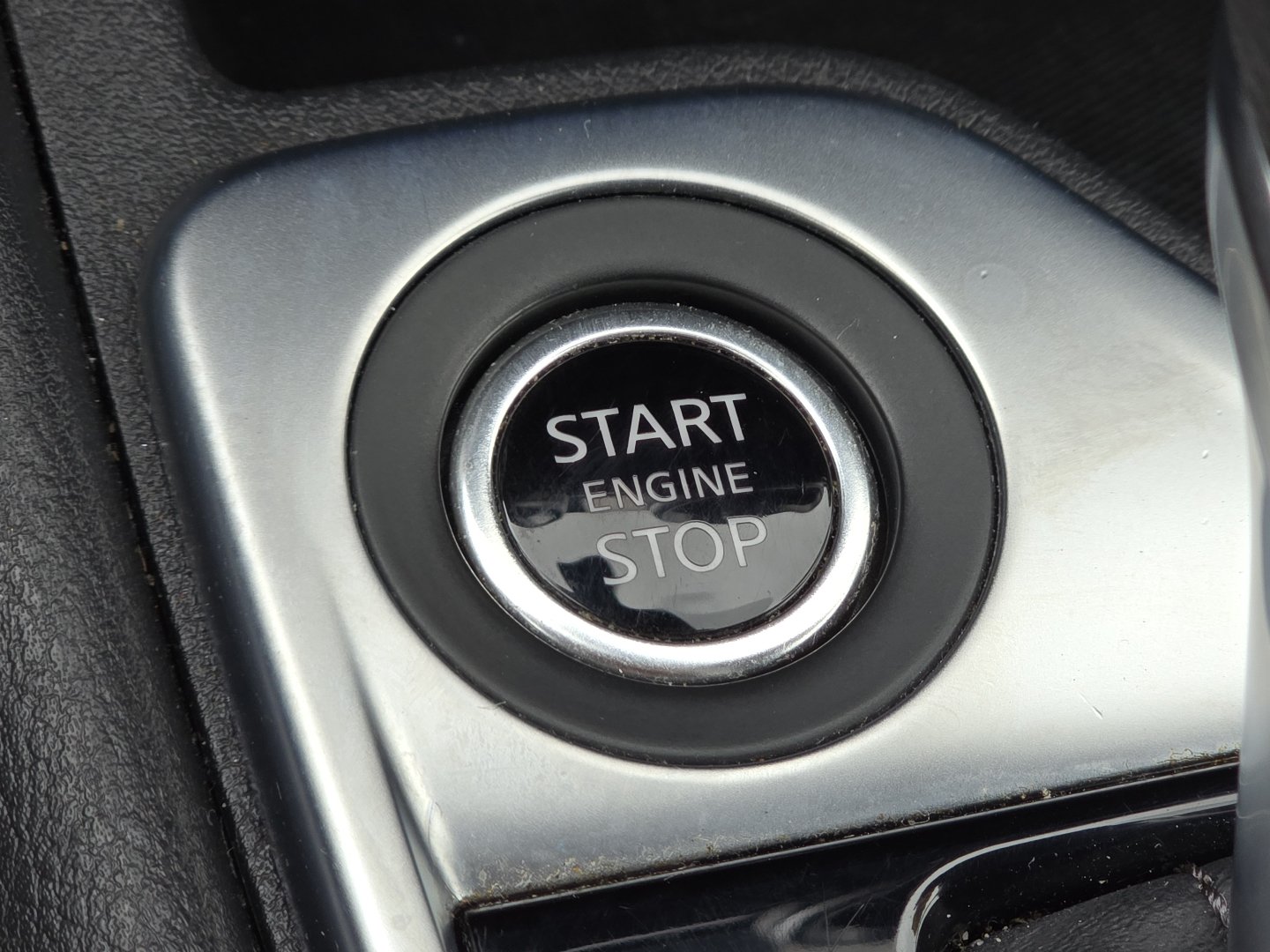 Used 2025 Nissan Sentra SV FWD image 9
