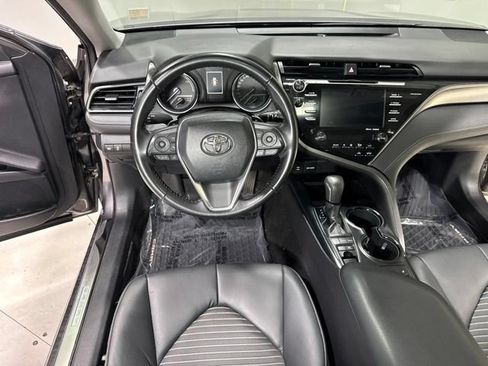 Used 2019 Toyota Camry Hybrid FWD image 17