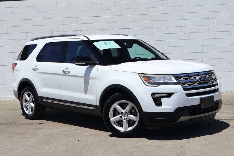 Used 2017 Ford Explorer XLT w/ Equipment Group 201A AWD/4WD image 1