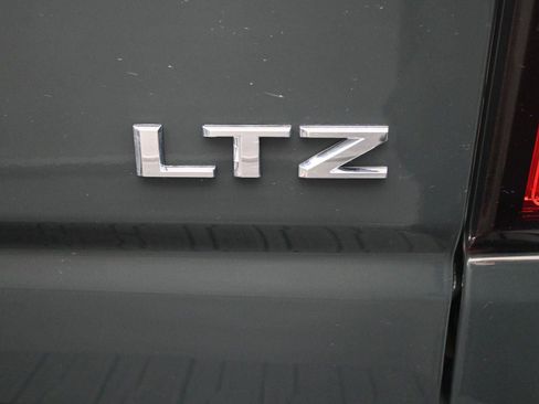 Used 2025 Chevrolet Silverado 2500 LTZ w/ LTZ Premium Package image 19