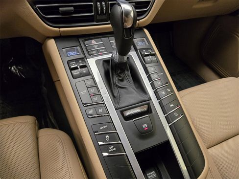 Used 2020 Porsche Macan image 40