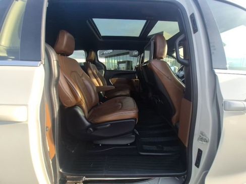 Used 2020 Chrysler Pacifica Limited w/ Advanced Safetytec Group image 15