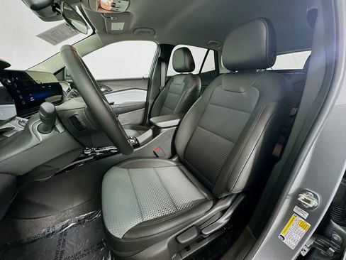 New 2025 Chevrolet Trax LT w/ Driver Confidence Package FWD image 21