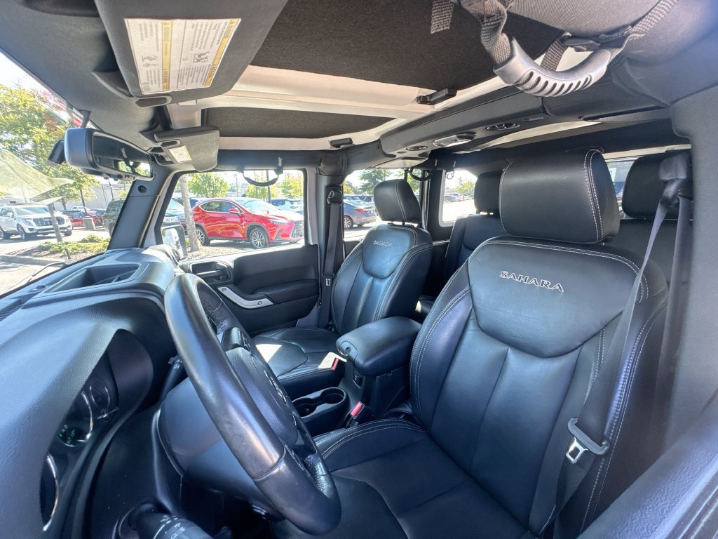Used 2017 Jeep Wrangler Unlimited Sahara w/ Connectivity Group AWD/4WD image 10