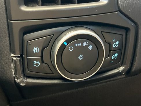 Used 2016 Ford Focus Titanium FWD image 29