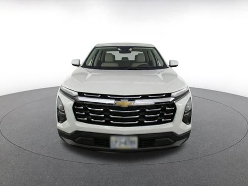 Used 2025 Chevrolet Equinox LT FWD image 2