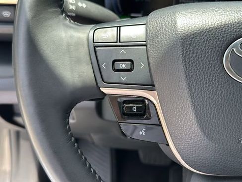 Used 2023 Toyota Crown Platinum image 10