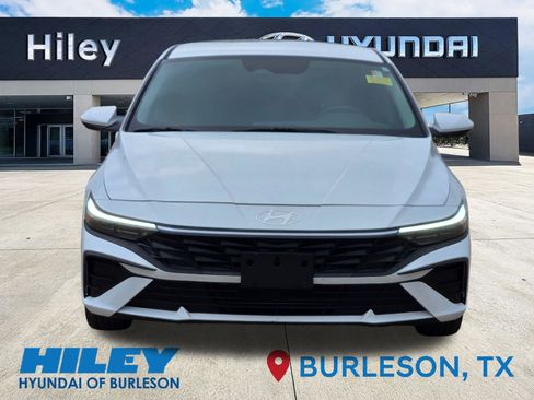 Certified 2025 Hyundai Elantra SE FWD image 7