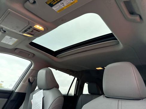 Certified 2026 Toyota Highlander XLE image 16