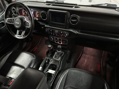 Used 2018 Jeep Wrangler Unlimited Sahara image 12