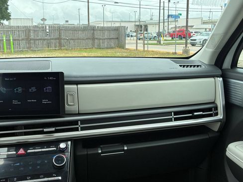 Used 2025 Hyundai Santa Fe SEL FWD image 33