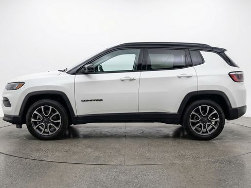 Used 2025 Jeep Compass Trailhawk AWD/4WD image 5