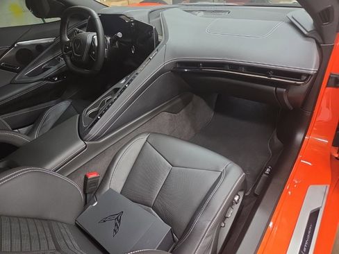 Used 2025 Chevrolet Corvette Stingray w/ Z51 Performance Package image 18