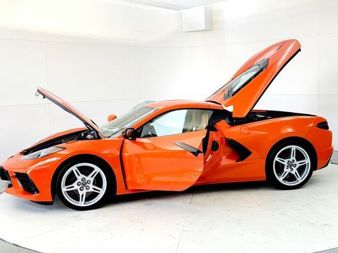 Used 2025 Chevrolet Corvette Stingray Preferred Cpe w/ Battery Protection Package RWD image 10