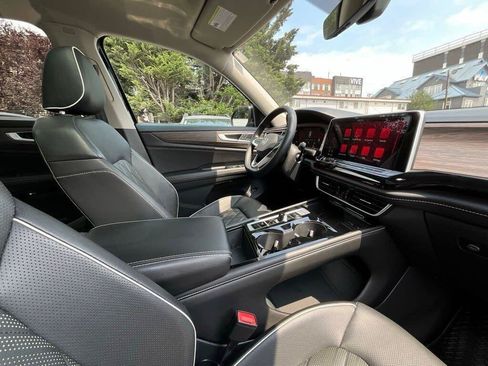 Used 2024 Volkswagen Atlas SEL Premium R-Line AWD/4WD image 22