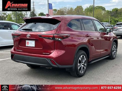 Certified 2024 Toyota Highlander XLE AWD/4WD image 4