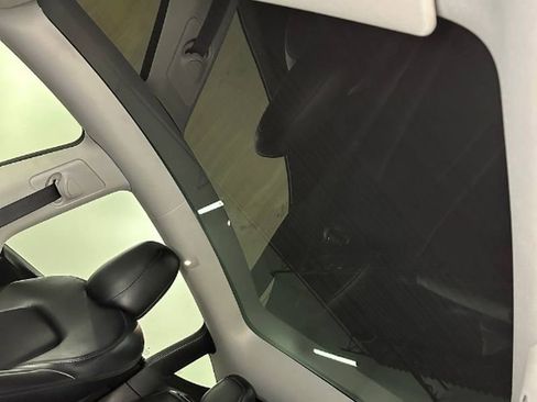 Used 2022 Tesla Model Y Long Range AWD/4WD image 37