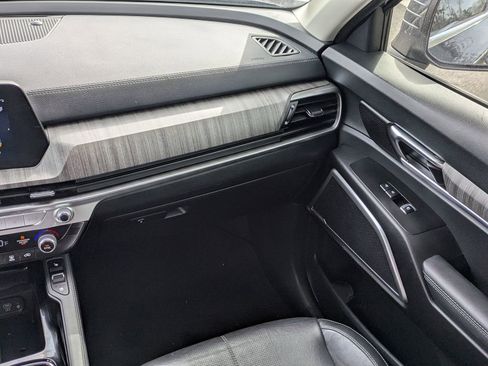 Used 2024 Kia Telluride EX w/ EX Captain's Chair Package image 16