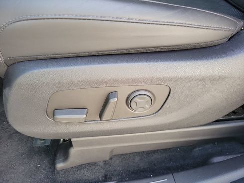 Certified 2025 Kia Carnival FWD image 14