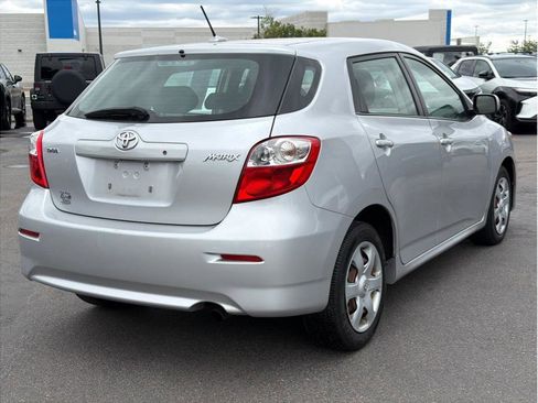 Used 2009 Toyota Matrix FWD image 2