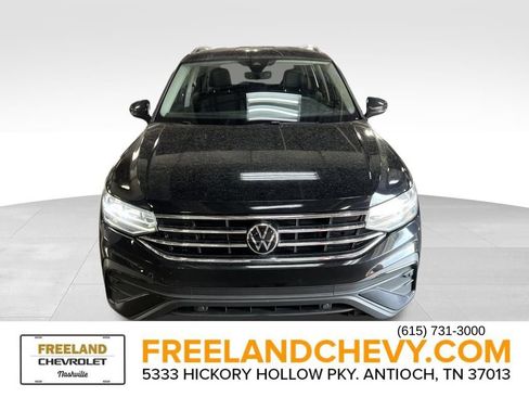 Used 2022 Volkswagen Tiguan SE image 2