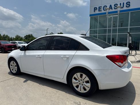 Used 2016 Chevrolet Cruze LS FWD image 3