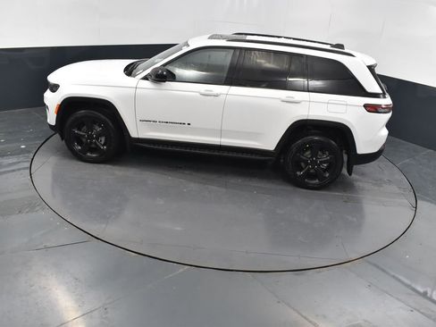 New 2025 Jeep Grand Cherokee Altitude image 33