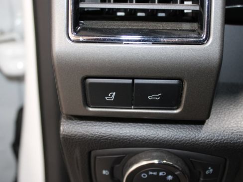 Used 2020 Ford Expedition XLT w/ Equipment Group 202A AWD/4WD image 36