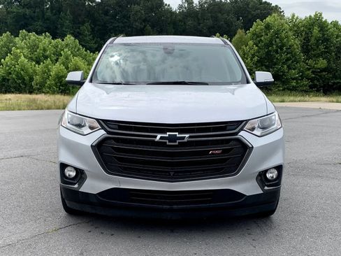 Used 2021 Chevrolet Traverse RS FWD image 2