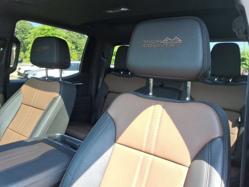 Certified 2023 Chevrolet Silverado 1500 High Country w/ High Country Premium Package AWD/4WD image 24