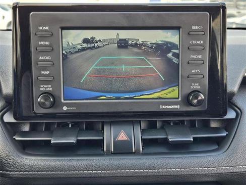 Used 2021 Toyota RAV4 LE FWD image 18