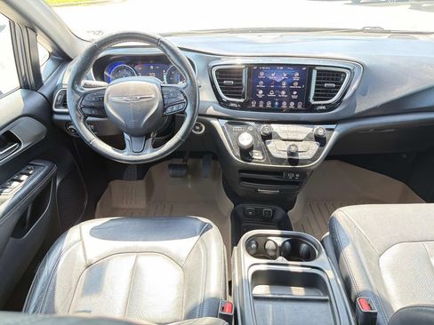 Used 2019 Chrysler Pacifica Touring-L w/ Advanced Safetytec Group FWD image 2