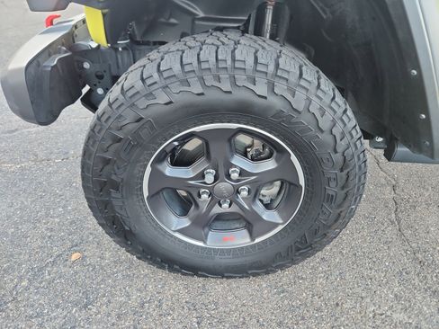 Used 2023 Jeep Gladiator Rubicon w/ Cold Weather Group image 27