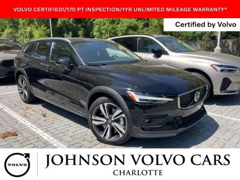 Used 2025 Volvo V60 B5 Cross Country Plus AWD/4WD image 1