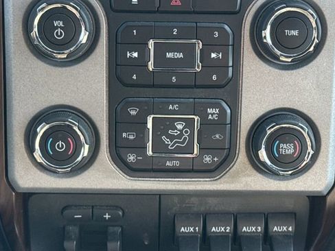 Used 2015 Ford F350 Lariat w/ Lariat Interior Package image 32