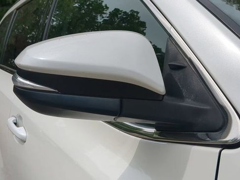 Used 2018 Toyota Highlander SE image 11