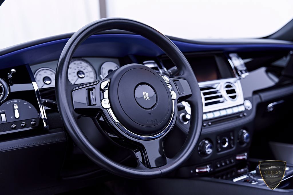 Used 2019 Rolls-Royce Dawn RWD image 45
