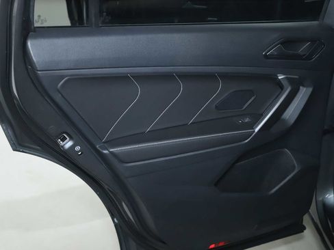 Certified 2024 Volkswagen Tiguan SE w/ Panoramic Sunroof Package AWD/4WD image 13